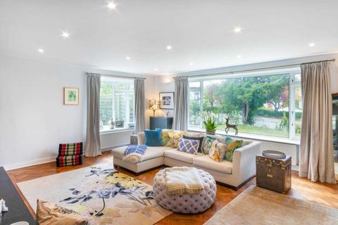 14 Alleyn Park, London, SE21 8SB