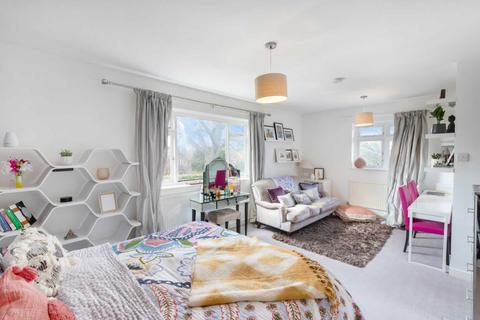 14 Alleyn Park, London, SE21 8SB
