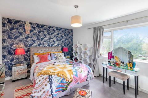 14 Alleyn Park, London, SE21 8SB