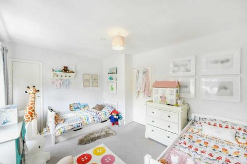 14 Alleyn Park, London, SE21 8SB