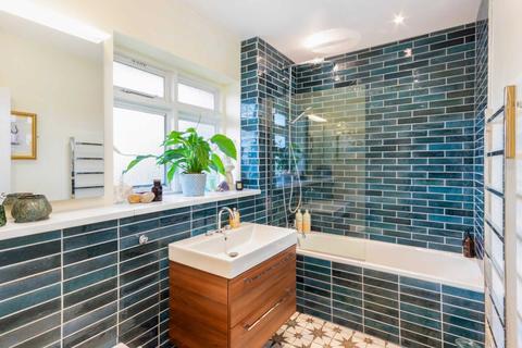 14 Alleyn Park, London, SE21 8SB