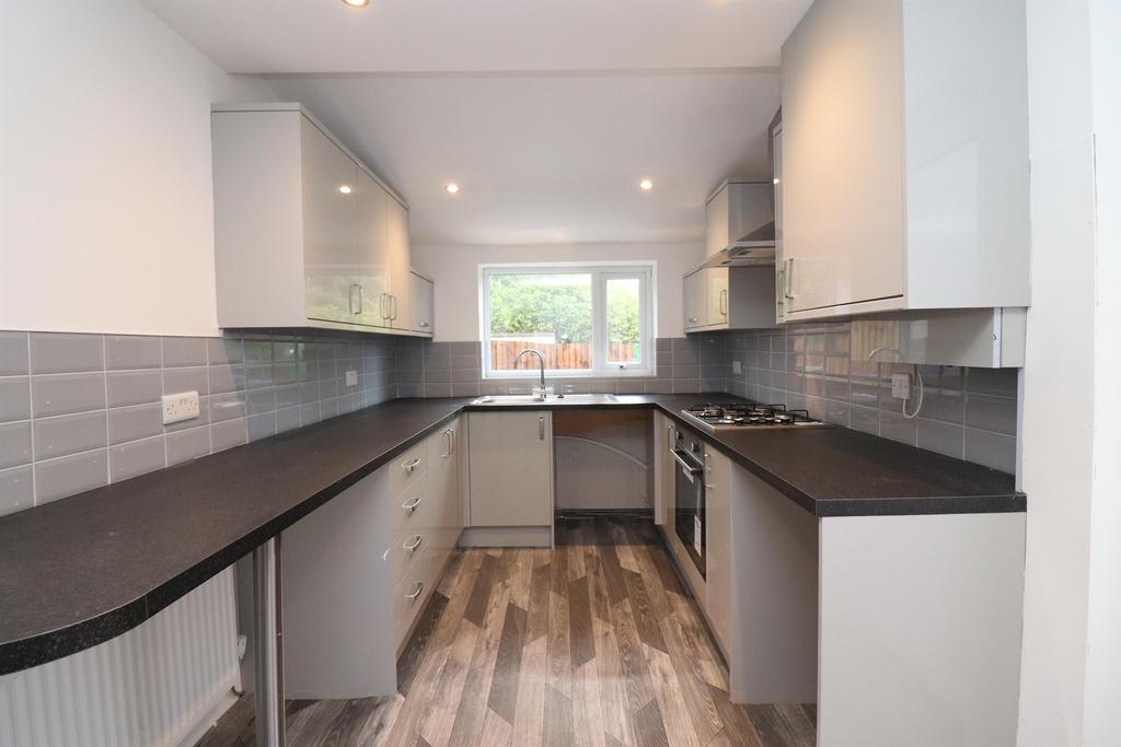 Herschell Street, Blackburn, BB2 4DQ 3 bed terraced house £625 pcm (£