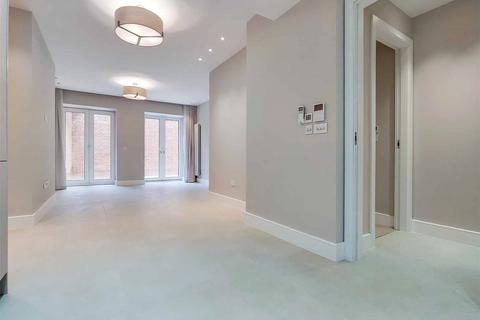 3 bedroom apartment to rent, Fitzjohns Avenue, Hampstead, London, NW3