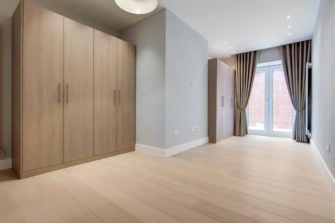 3 bedroom apartment to rent, Fitzjohns Avenue, Hampstead, London, NW3