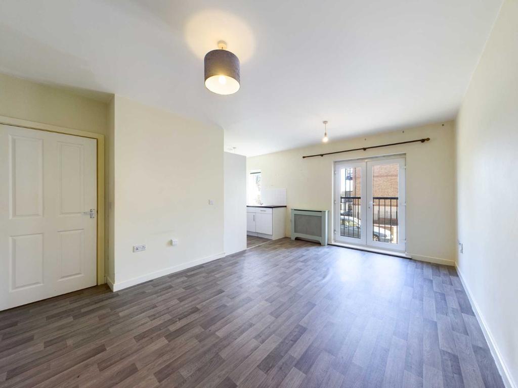 Adrian Close, Hemel Hempstead 2 bed apartment £275,000