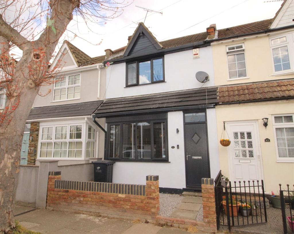 Glenbervie Drive, LeighonSea, SS9 2 bed terraced house £385,000