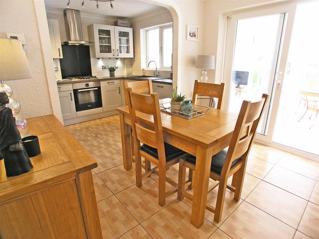Dining room / kitchen