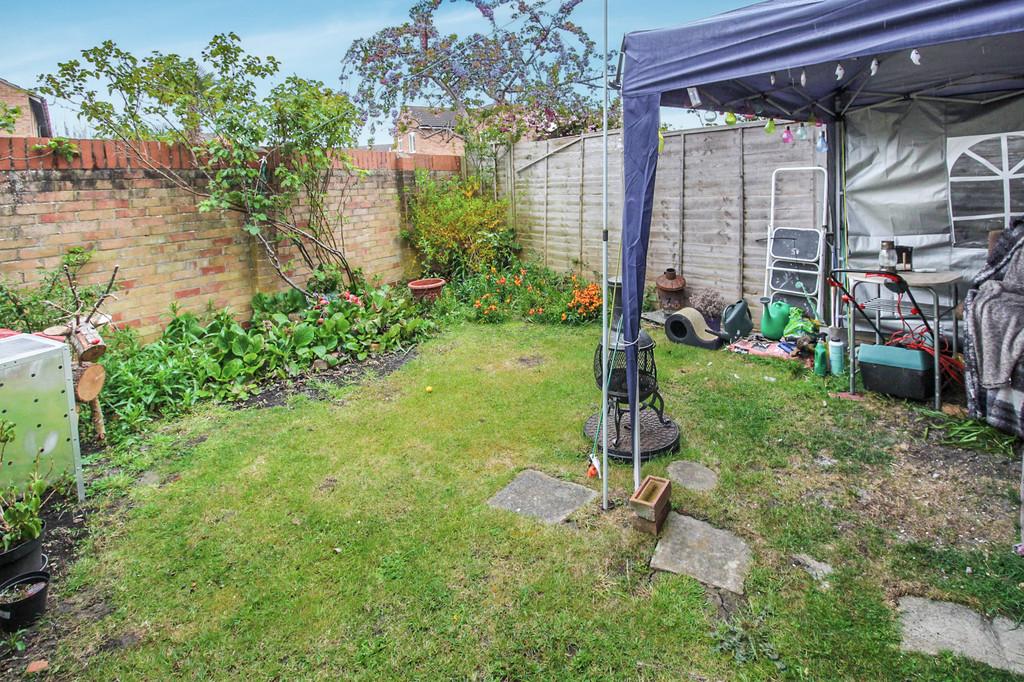 Ludlow Close, Westbury 2 bed terraced house £180,000