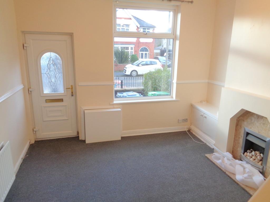 Northfield Road, New Moston, M40 2 bed terraced house £650 pcm (£150 pw)