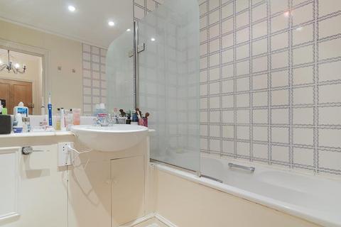 1 bedroom flat to rent, Beaufort Gardens, Knightsbridge, London