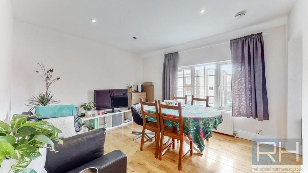 High Street, EN5 2 bed apartment £1,200 pcm (£277 pw)