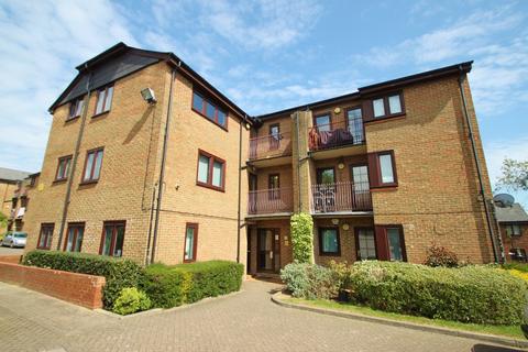 48 Cedar Close, Buckhurst Hill, IG9 6EJ