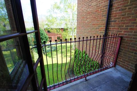 48 Cedar Close, Buckhurst Hill, IG9 6EJ