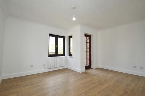48 Cedar Close, Buckhurst Hill, IG9 6EJ