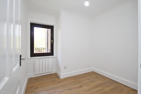 48 Cedar Close, Buckhurst Hill, IG9 6EJ