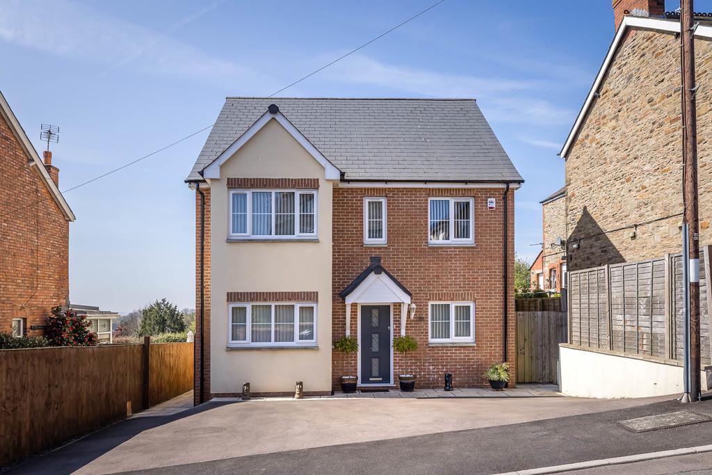 Grove Road, Lydney 4 bed detached house £390,000