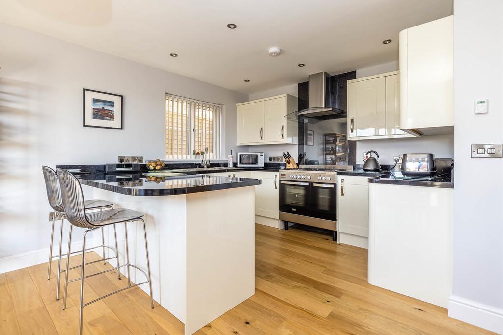 Grove Road, Lydney 4 bed detached house £390,000