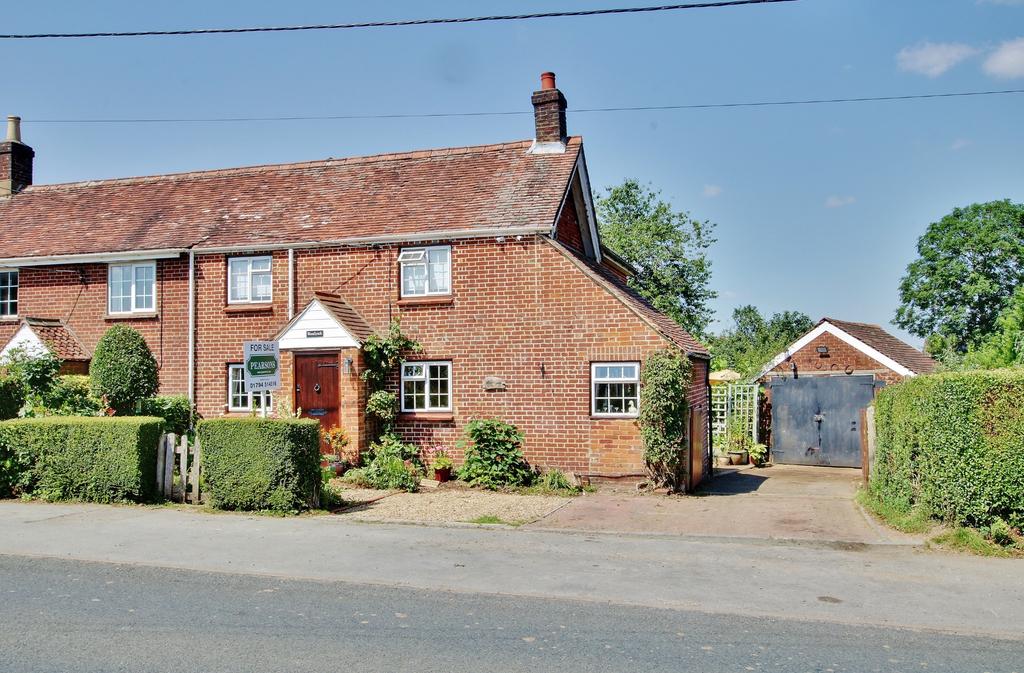 The Ridge, Woodfalls, Salisbury 4 bed semidetached house £500,000