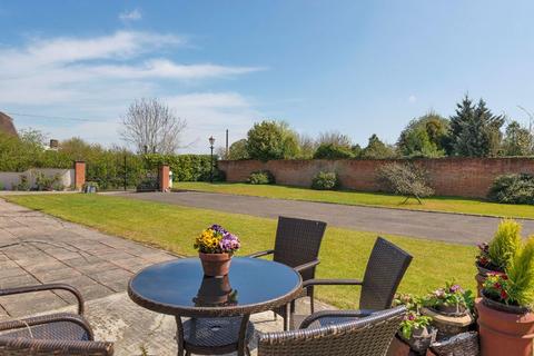Lane End Lees Road, Yalding, Maidstone, ME18 6DD
