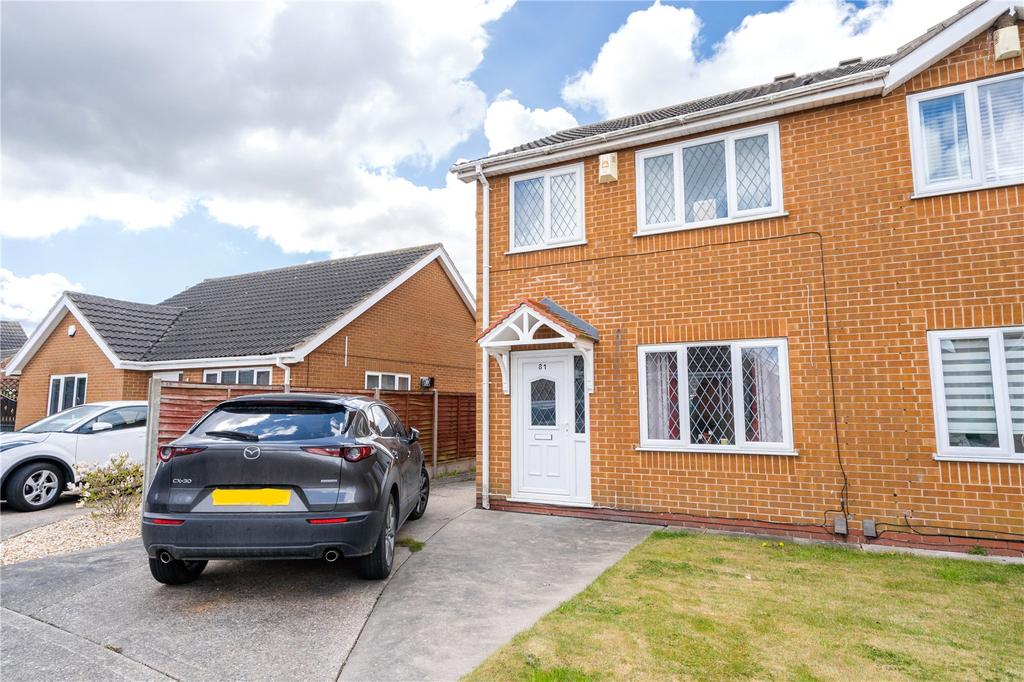 Cyrano Way, Grimsby, DN37 3 bed semidetached house £140,000