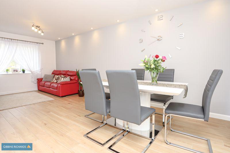Lounge/dining...