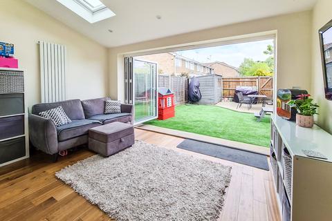 12 Welley Road, Wraysbury, Staines, TW19 5DJ