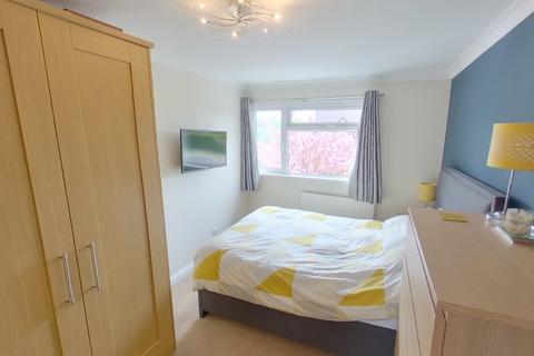 12 Welley Road, Wraysbury, Staines, TW19 5DJ