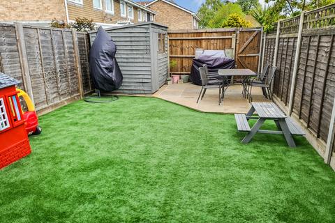 12 Welley Road, Wraysbury, Staines, TW19 5DJ