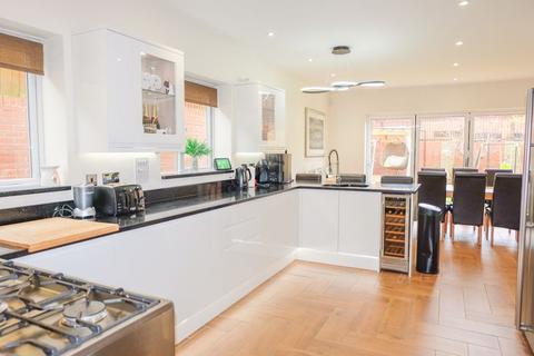 5 Pagoda Close, Streetly, Sutton Coldfield, B74 2AY