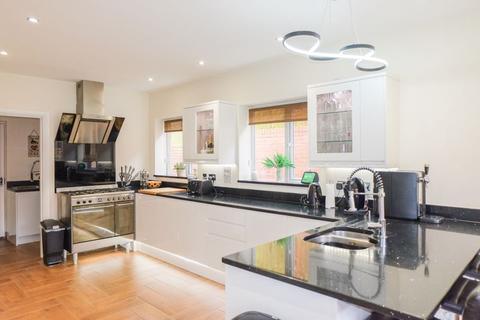5 Pagoda Close, Streetly, Sutton Coldfield, B74 2AY