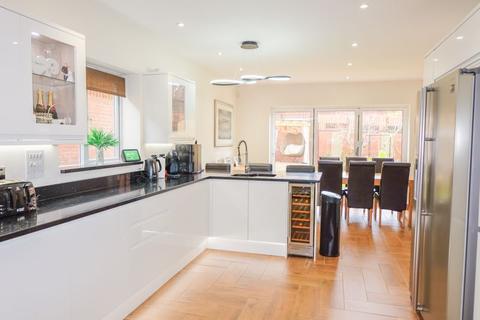 5 Pagoda Close, Streetly, Sutton Coldfield, B74 2AY