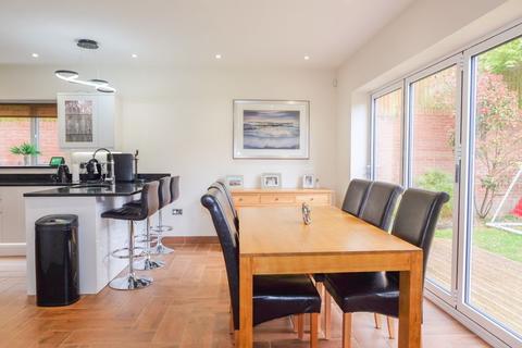 5 Pagoda Close, Streetly, Sutton Coldfield, B74 2AY