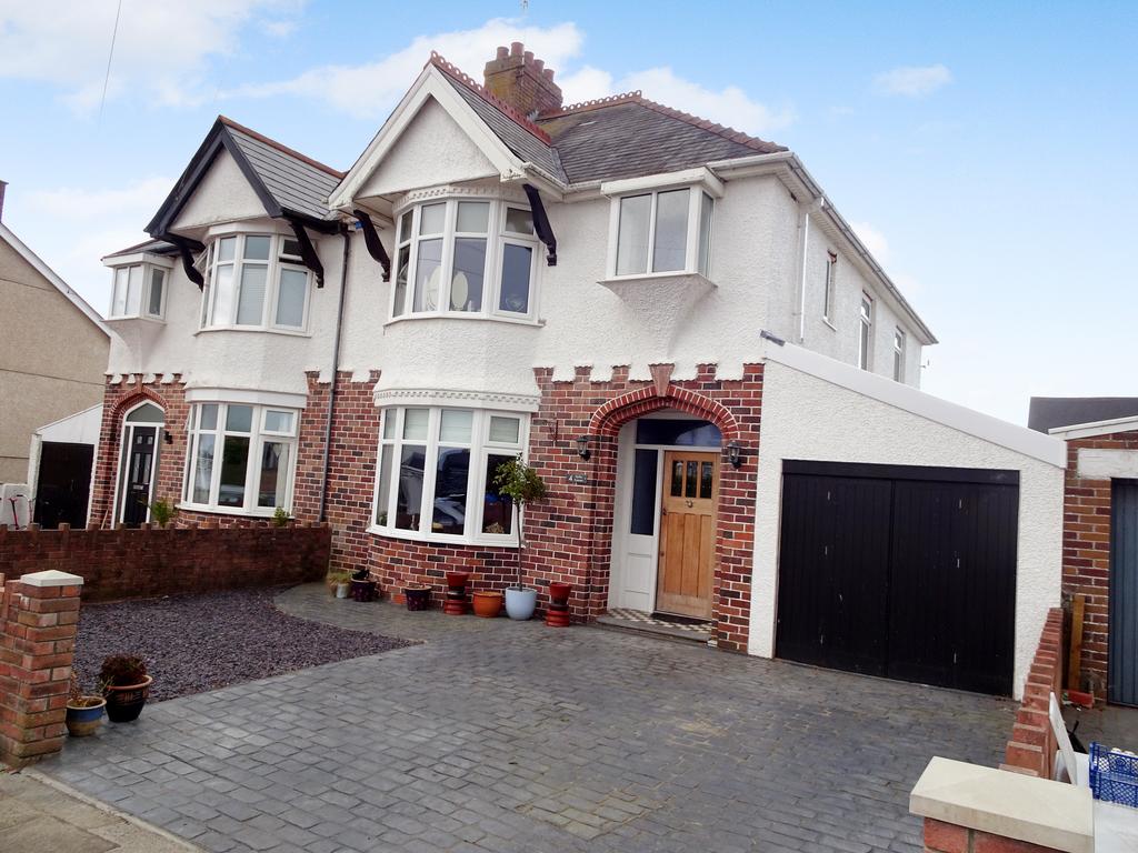 FAIRFAX CRESCENT, PORTHCAWL, CF36 3EN 3 bed semidetached house £330,000