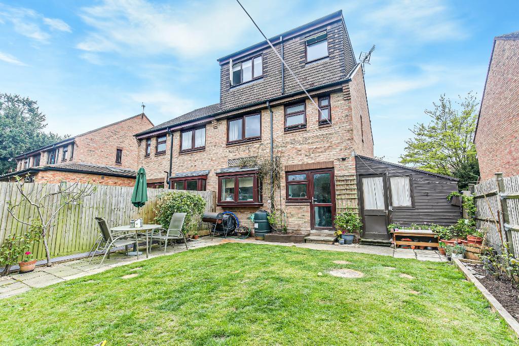 Limpsfield Road, Sanderstead, Surrey, CR2 9DE 5 bed semidetached house