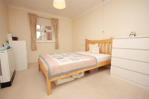 1 bedroom flat for sale, Pegasus Court, Acton, London, W3 6PT