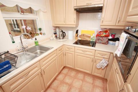 1 bedroom flat for sale, Pegasus Court, Acton, London, W3 6PT