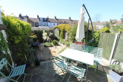 3 Dell Road, Grays, RM17 5JY