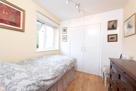 13 Monarch Close, Basingstoke, RG22 4XA