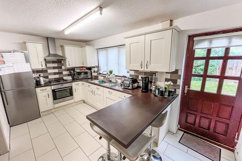 4 bedroom detached house to rent, Saltram Close, Radcliffe