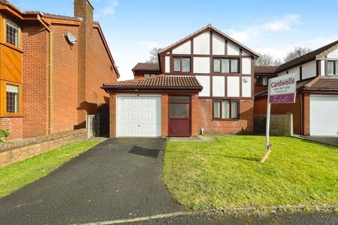 4 bedroom detached house to rent, Saltram Close, Radcliffe