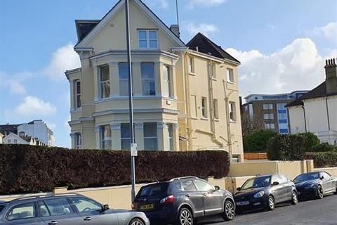 3 bed flat/apartment for rent in Chiswick Place, Eastbourne