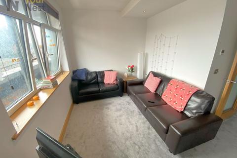 2 bedroom apartment to rent, Apartment 8, The Lounge Apartments, Headingley, LS6 3HU