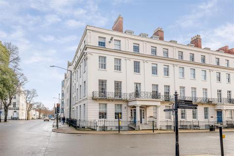 Apartment 3, George House, 1 Parade, Leamington Spa, CV32 4DG