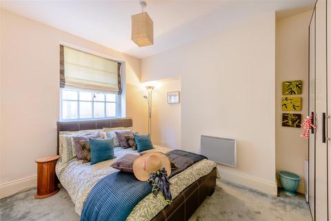 Apartment 3, George House, 1 Parade, Leamington Spa, CV32 4DG