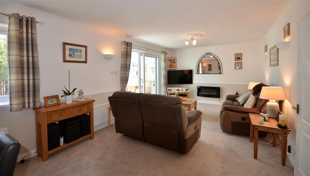 Lounge/Dining Room