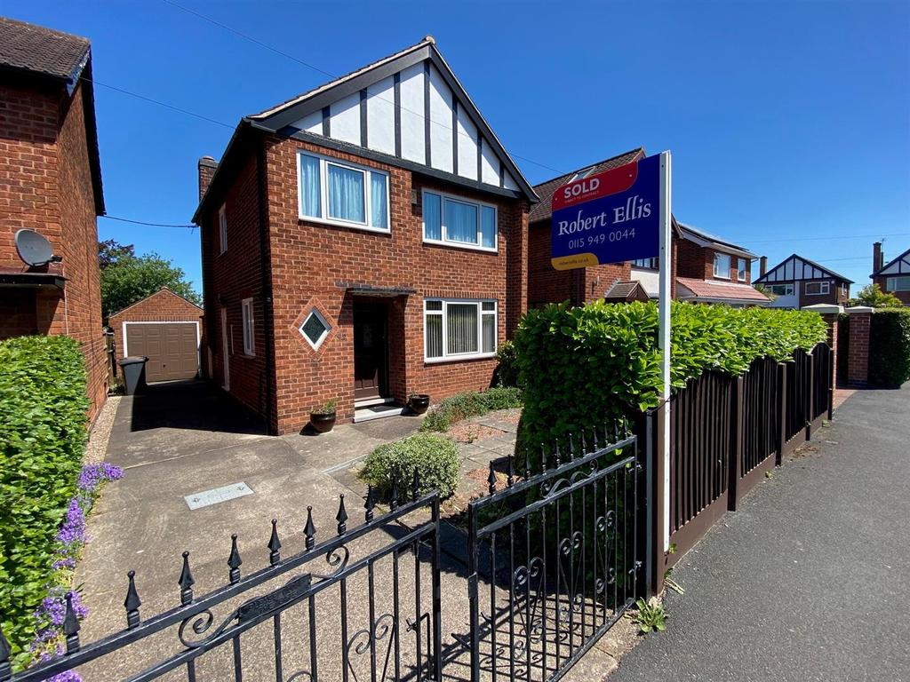 Shaftesbury Avenue, Sandiacre, Nottingham 3 bed detached house £200,000