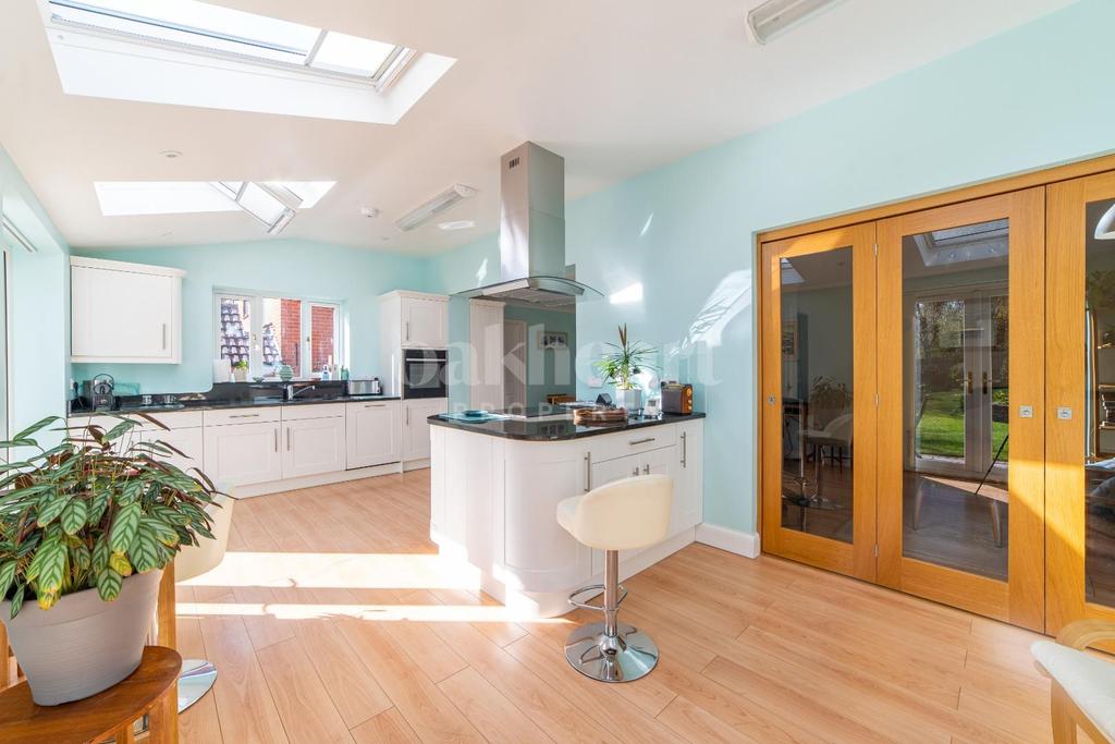 Wignall Street, Lawford 6 bed house £750,000