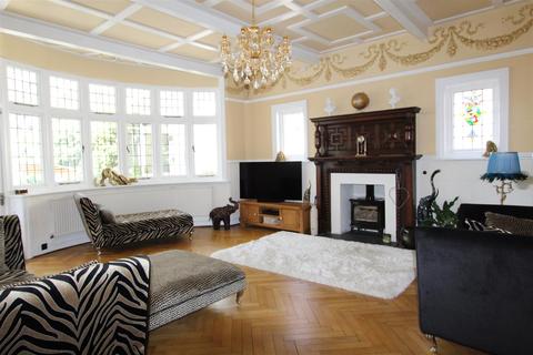 14 Brackendale Road, Queens Park, Bournemouth, BH8 9JA