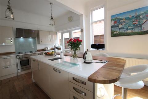 14 Brackendale Road, Queens Park, Bournemouth, BH8 9JA