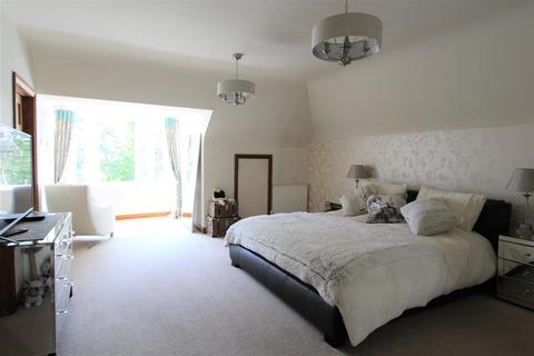 14 Brackendale Road, Queens Park, Bournemouth, BH8 9JA